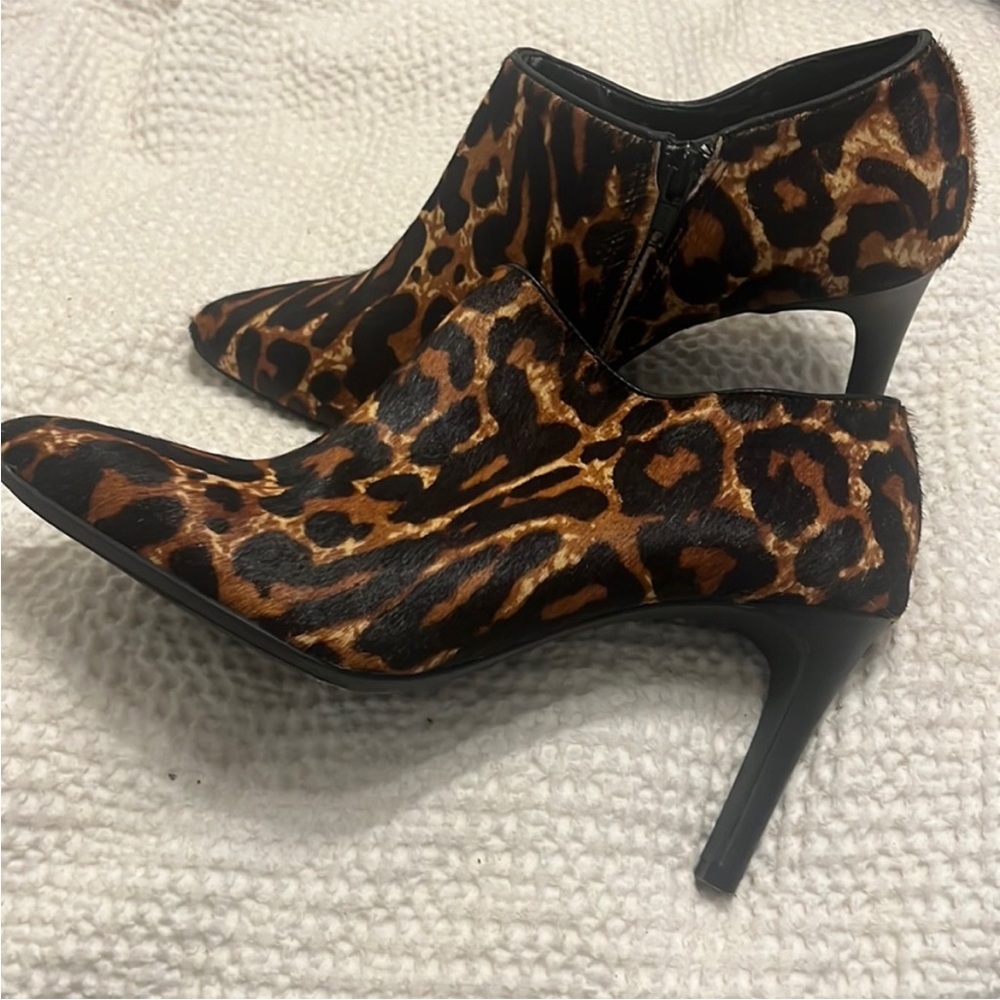 Antonio Melani animal print leopard calf hair shoes booties heels, size 7 1/2